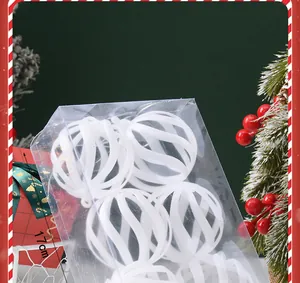 Dettaglio del set di palline di Natale a spirale bianche da 17 cm in scatola trasparente