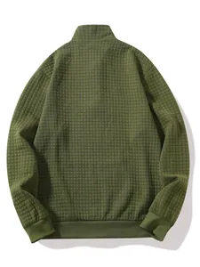 Rückansicht eines olivgrünen Waffelstrick-Sweatshirts für Herren mit Karomuster