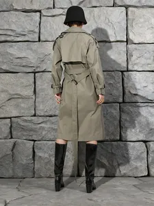 Elegante trench kaki stile francese per donna con cintura in vita e design britannico raffinato