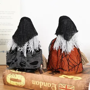 Halloween heks gnome poppen met mesh capes en bezems voor griezelige huisdecoratie