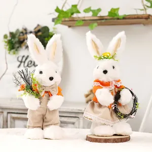 Entzückende handgefertigte Osterhasen-Pärchen aus Plüsch für die festliche Tischdekoration