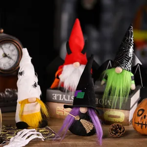 Lindos gnomos de peluche de Halloween con temas de bruja y murciélago para decoración fiesta.