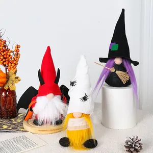 Adorable conjunto de tres muñecos gnomos de Halloween con temas de brujas y fantasmas.