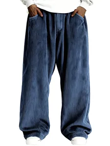 Pantalon large en velours côtelé vintage pour homme avec une texture de rayures bleu profond