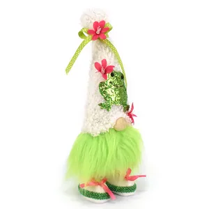Frosch-Gnom-Puppe aus Plüsch mit grünem Kunstfellbart und rosa Blumen für den Frühling