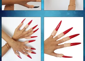 Gedetailleerd overzicht van de lange rode heksennagels voor Halloween-cosplaykostuums