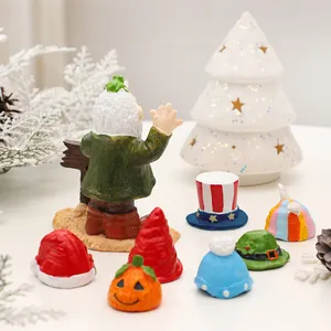 Juego de figuras de gnomo de Navidad en resina con varios sombreros festivos intercambiables