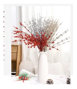 Lote de 10 ramas de bayas brillantes de Navidad de 42cm en jarrón blanco para decoración.