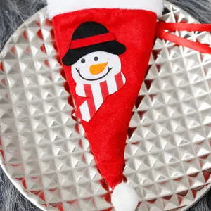 Mini porta posate a forma di cappello di Babbo Natale con pupazzo di neve per tavola