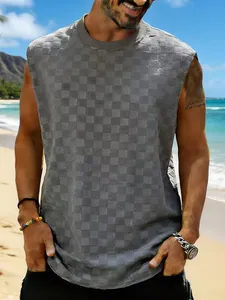 Détail d'un débardeur sans manches gris à motif damier jacquard pour homme pour l'été