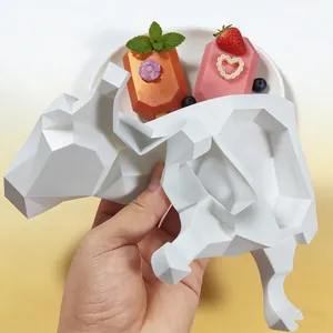 Geometrische Silikonform für Eis am Stiel in Kuhform für DIY Eiscreme und Snacks.
