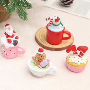 Decorazioni natalizie in miniatura in resina con Babbo Natale, pupazzo di neve e omino di zenzero