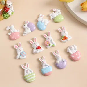 Assortiment de breloques mignonnes en résine lapin de Pâques pour bricolage festif DIY.