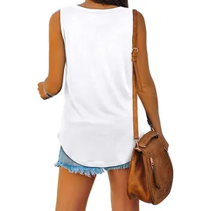 Vista posteriore di un top smanicato bianco con orlo a coda di rondine alla moda