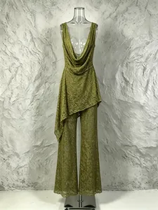 Elegante conjunto de encaje verde oliva de estilo francés con top sin mangas y pantalón ancho