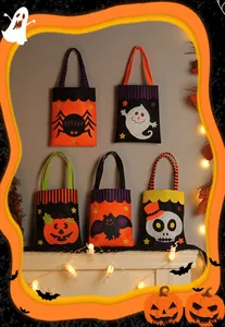 Λεπτομερής προβολή τσαντών δώρου Halloween από μη υφασμένο ύφασμα με κολοκύθα και φάντασμα