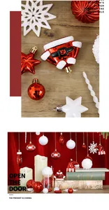 Juego de 45 adornos navideños rojos y blancos con bolas y estrellas en una escena festiva.