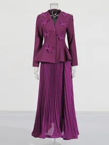 Ensemble élégant 2 pièces violet avec veste papillon 3D et jupe longue plissée
