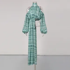 Detailansicht der mintgrünen karierten Halter-Chiffonbluse mit langen, eleganten Bändern