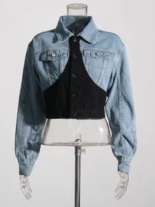 Detailaufnahme einer Damen-Denim-Jacke im Patchwork-Design mit schwarzem Tailleneinsatz