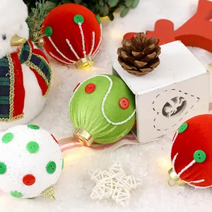 Élégant ensemble de boules de Noël en tissu avec des boutons décoratifs et perles