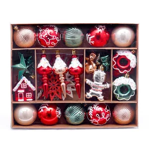 Set de 45 adornos navideños festivos con hombres de jengibre y bolas de colores variadas