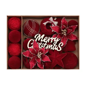 Set di ornamenti natalizi floccati rossi di lusso con poinsettia e cartello in legno