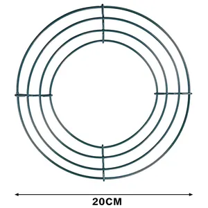 Detailansicht des 20 cm dunkelgrünen Metalldraht-Kranzrahmens für DIY-Blumenhandwerk.
