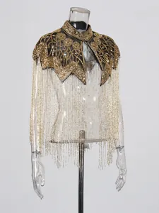 Elegante Franse stijl gouden kralen shrug met lange franjes op doorzichtige paspop