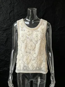 Débardeur de luxe style français avec perles lourdes et appliqués de fleurs en 3D