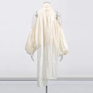 Élégante blouse à épaules dénudées de style français avec licou et manches bouffantes