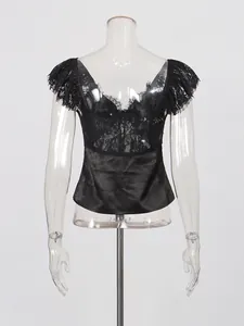Elegante crop top nero vintage in pizzo e raso con maniche a farfalla e scollo a V