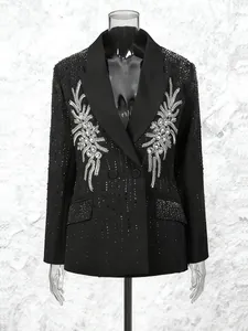Blazer noir élégant avec broderie florale en strass complexe et boutons à double boutonnage