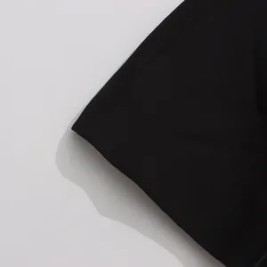 Nahaufnahme der hochwertigen schwarzen Stofftextur einer modernen Damen-Anzugsjacke
