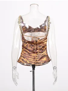 Damen-Camisole mit Tiger-Print und schweren Strass-Trägern für einen trendigen Street-Look.