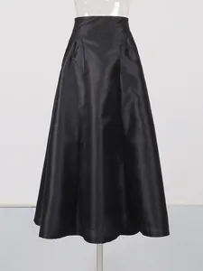 Eleganter langer schwarzer Rock mit hoher Taille und Falten-Design in A-Linie Form