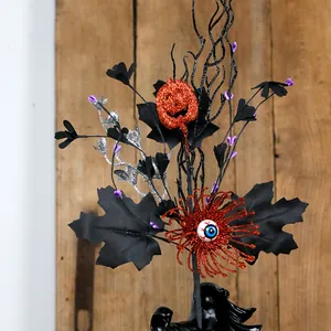Τρομακτικό κλαδί Halloween με κολοκύθα, μαύρα φύλλα σφενδάμου και μάτι για διακόσμηση σπιτιού