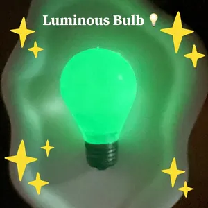 Effet de lueur verte lumineuse du jouet anti-stress en forme d'ampoule au maltose