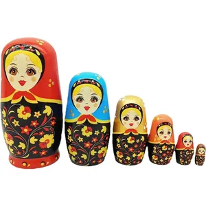 Gedetailleerd overzicht van een zesdelig traditioneel houten Russisch matroesjka-set