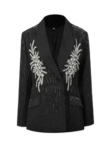 Blazer noir de luxe avec broderies florales en strass argentés étincelants et col à revers