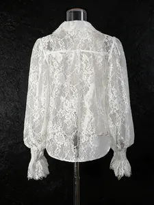 Elegante camicetta in pizzo bianco stile francese con maniche a lanterna e ricami floreali