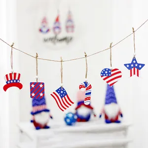 Adornos de madera para el Día de la Independencia con estrellas y rayas patrióticas