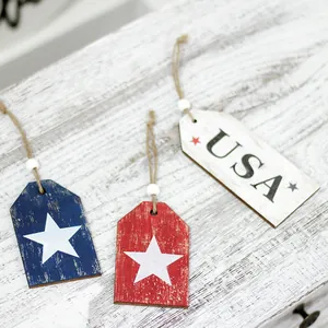 Étiquettes en bois patriotiques USA Independence Day avec étoiles pour la fête