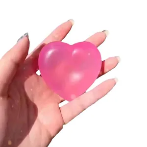 Jouet anti-stress mou en forme de cœur rose translucide phosphorescent au maltose