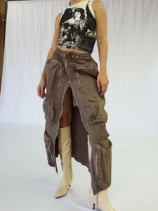 Avant-garde multi-pocket high waist cargo skirt with zipper details