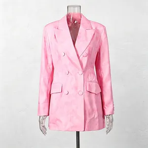 Élégant blazer rose croisé avec finition texturée et revers crantés classiques pour femme