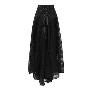 Dettaglio gonna lunga in pizzo nero con jacquard a rete e vita alta stringata