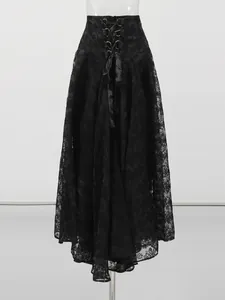 Gonna lunga in pizzo nero stile gotico con lacci frontali e rete con motivi jacquard