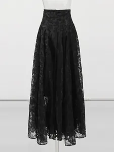 Elegante gonna lunga in pizzo nero floreale con vita alta e silhouette a trapezio