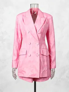Ensemble deux pièces blazer croisé et short rose à imprimé marbré pour femme
